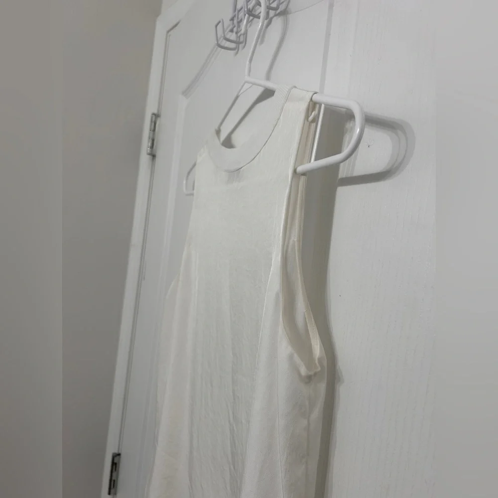 Vince White Ribbed Trim Crew Neck Sleeveless Top size small - Picture 6 of 11